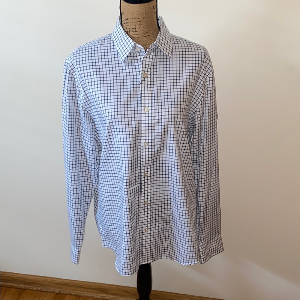 Banana Republic Blue and White Casual Button Down Shirt